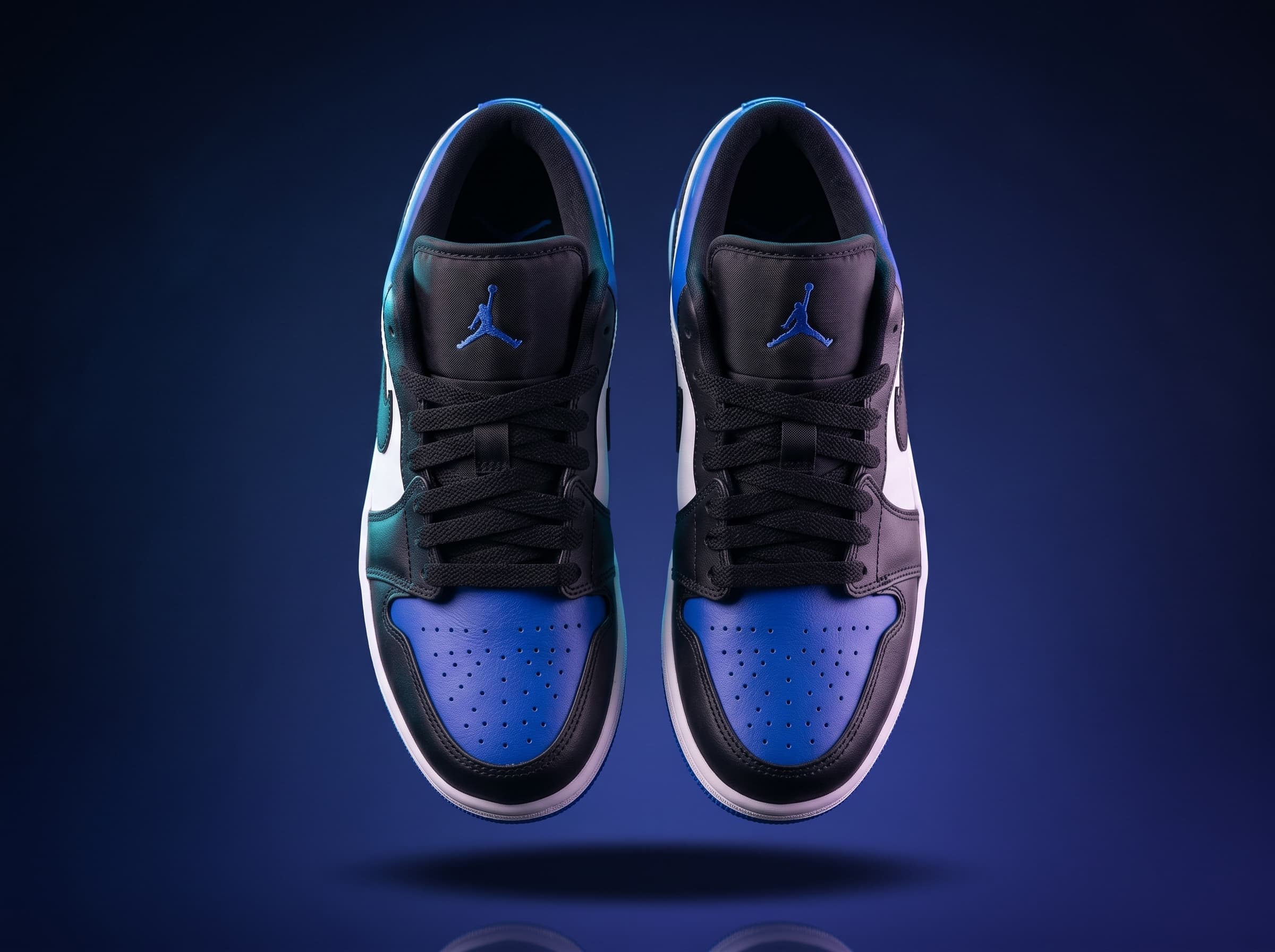Nike Jordan Low Azul con Blanco y Negro 3