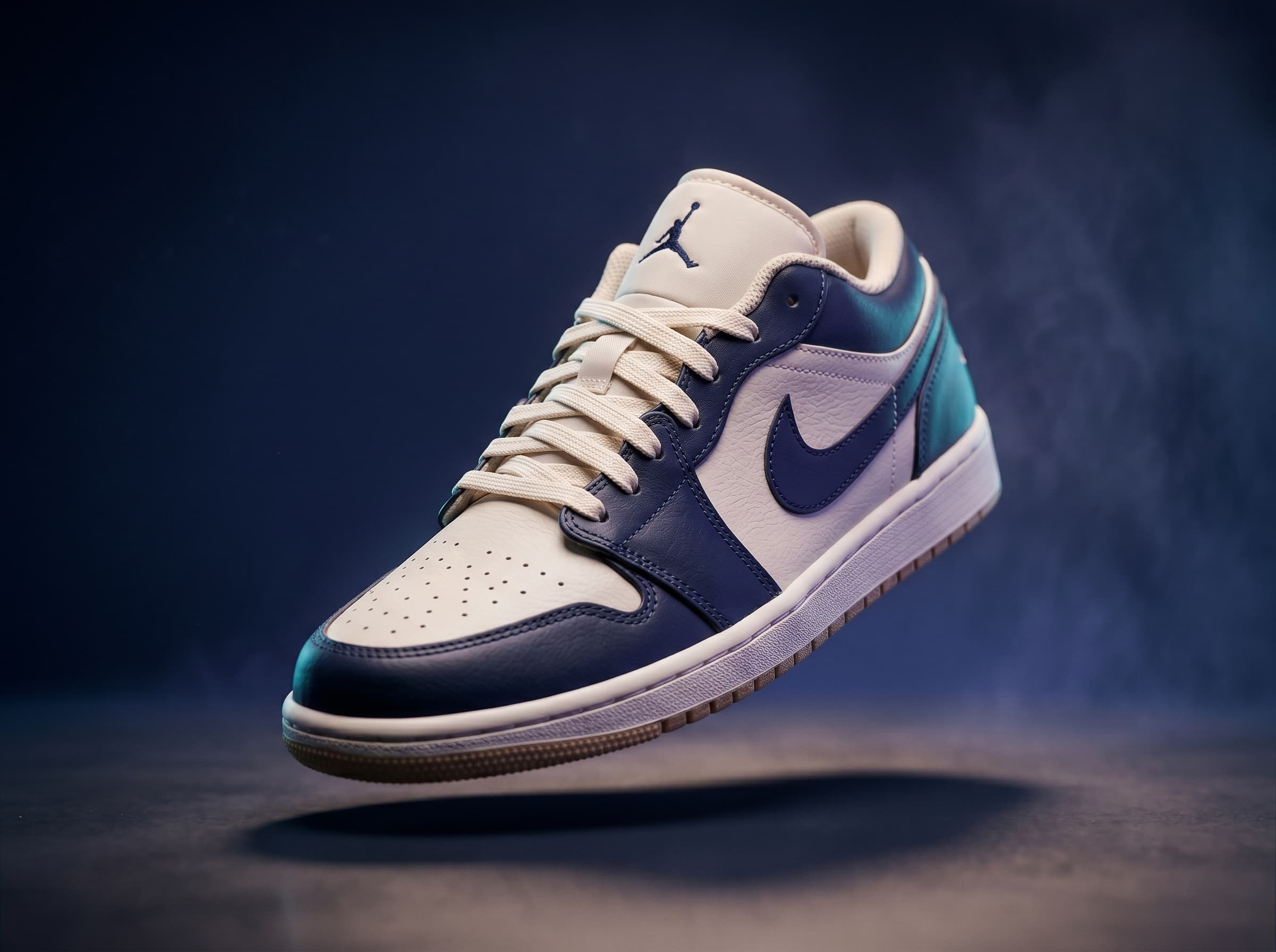Nike Jordan Low Azul con Crema
