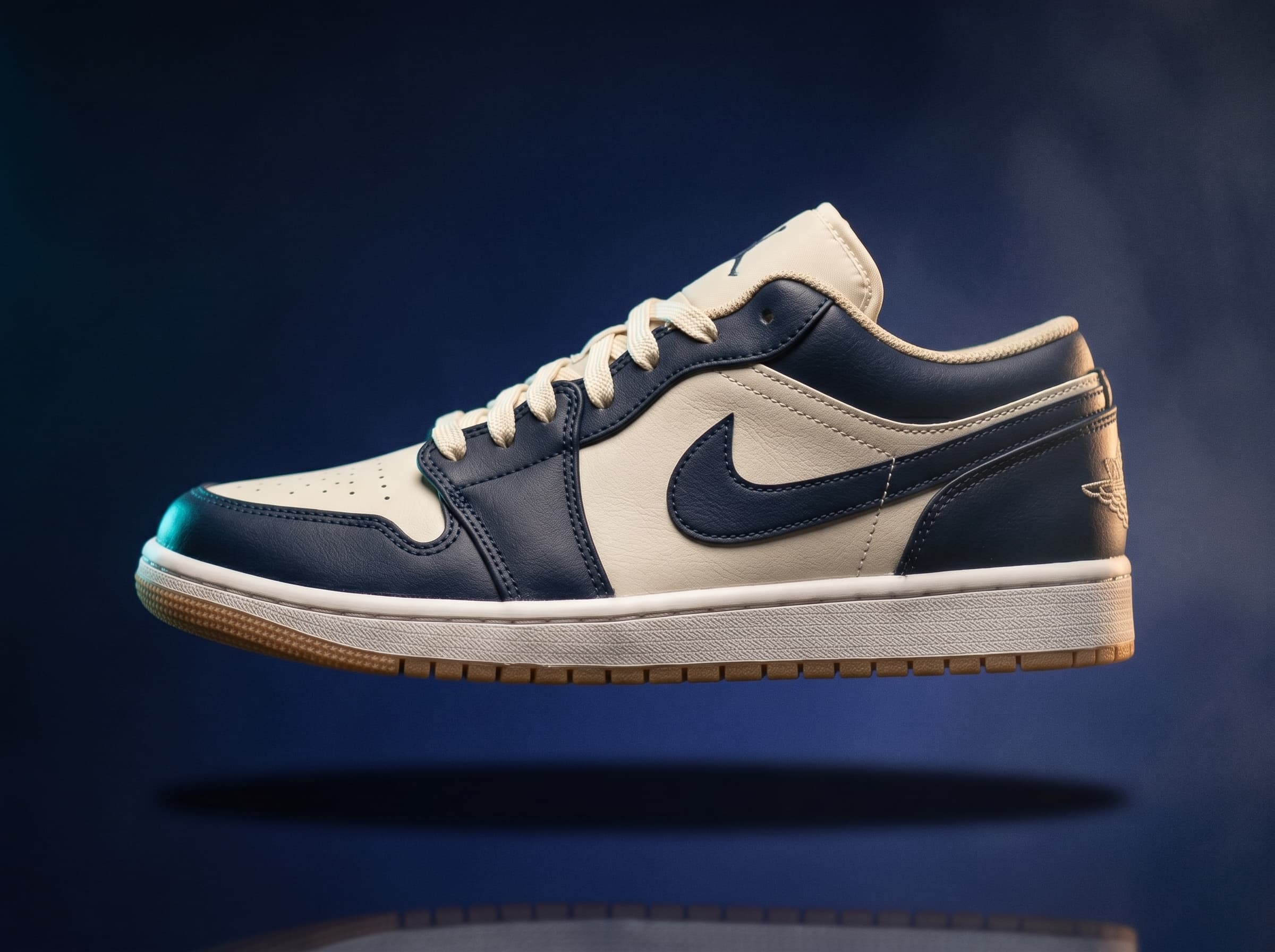Nike Jordan Low Azul con Crema 2