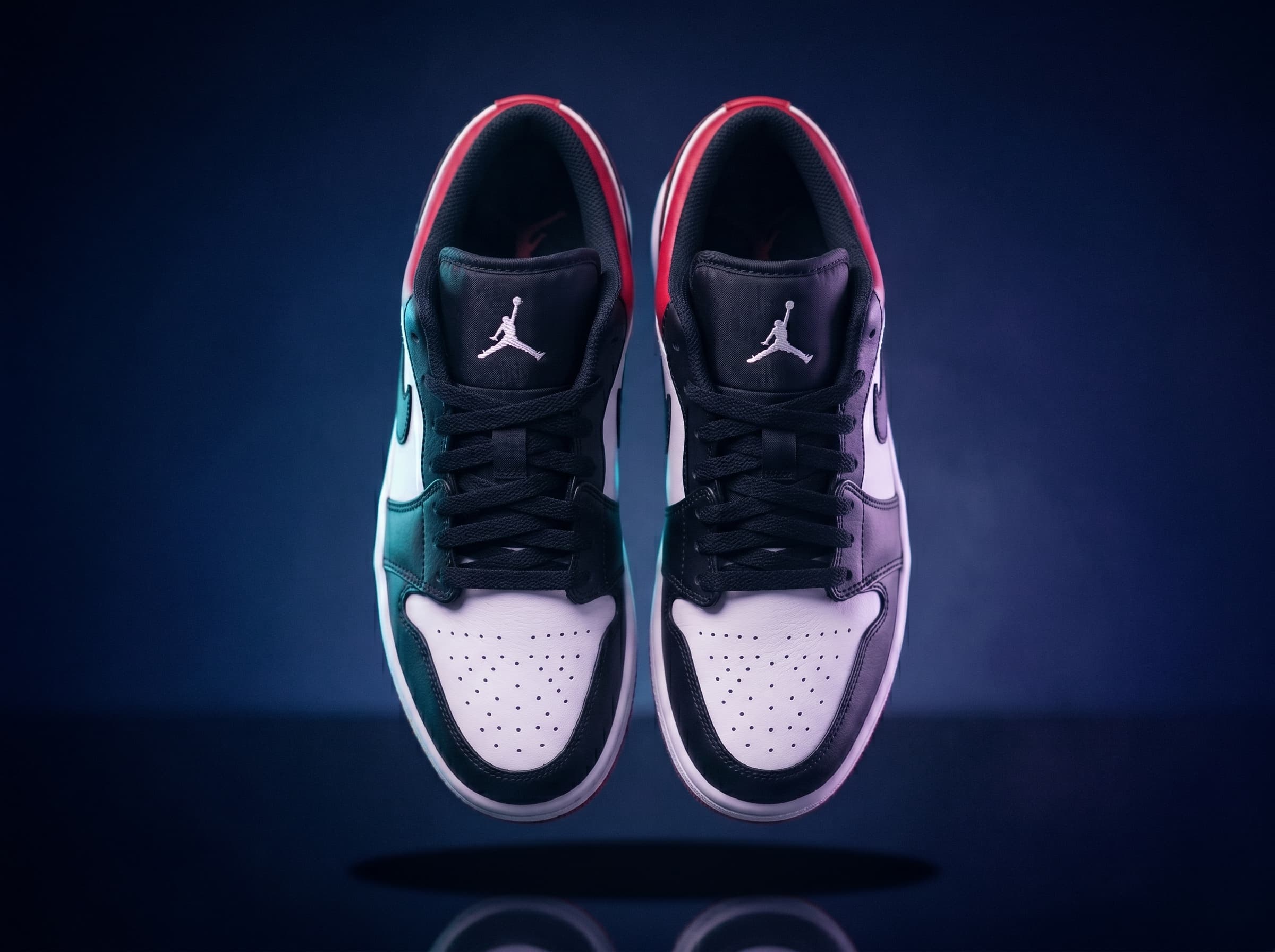 Nike Jordan Low Roja con Blanco y Negro 3